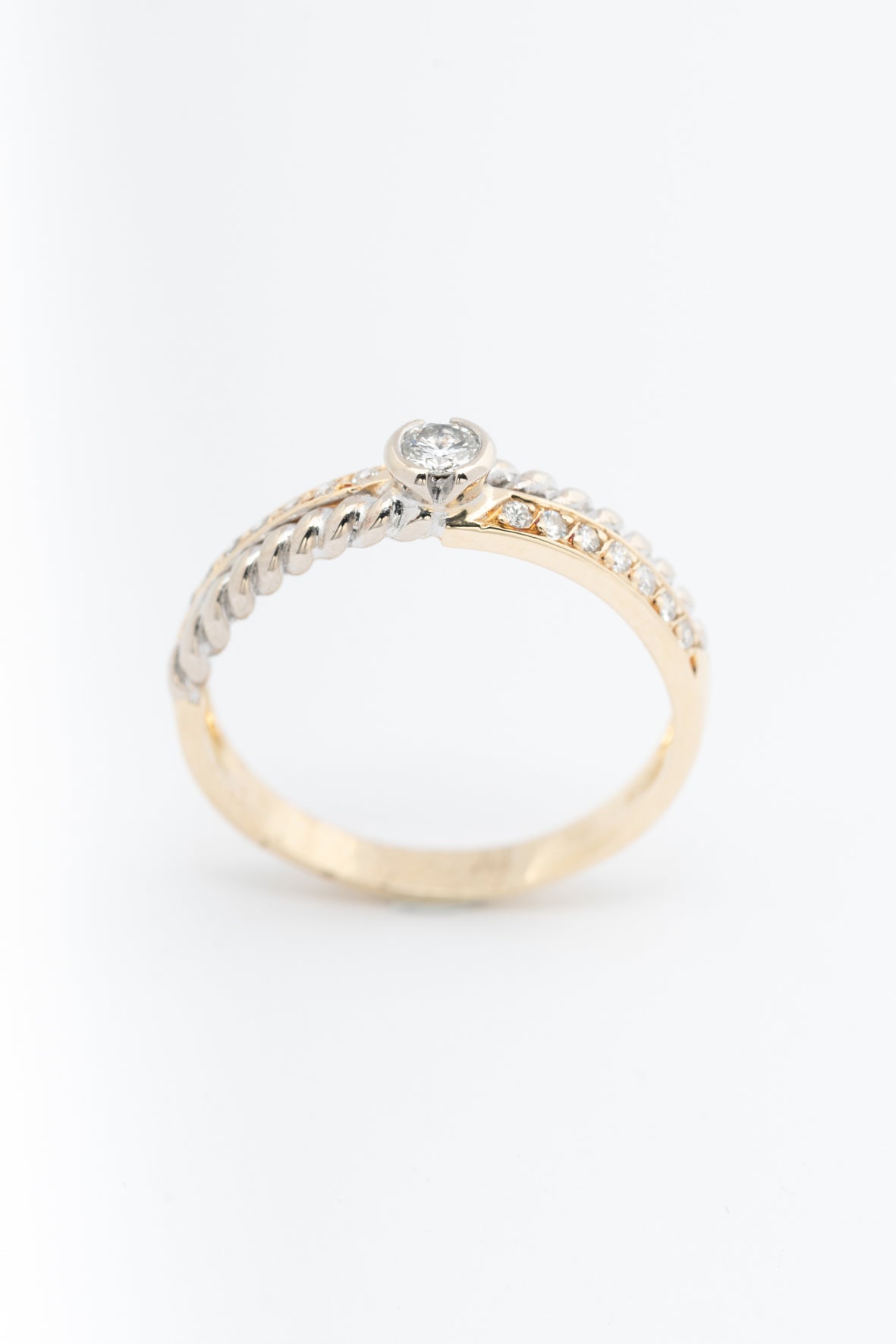 Wit/geel gouden ring met briljanten