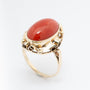 Geel gouden ring met bloedkoraal