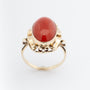 Geel gouden ring met bloedkoraal