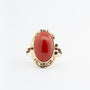 Geel gouden ring met bloedkoraal