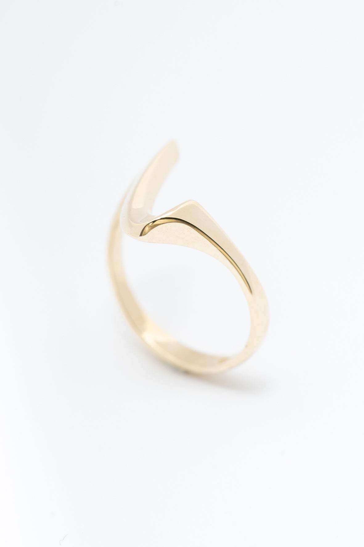 Yellow gold stylized ring