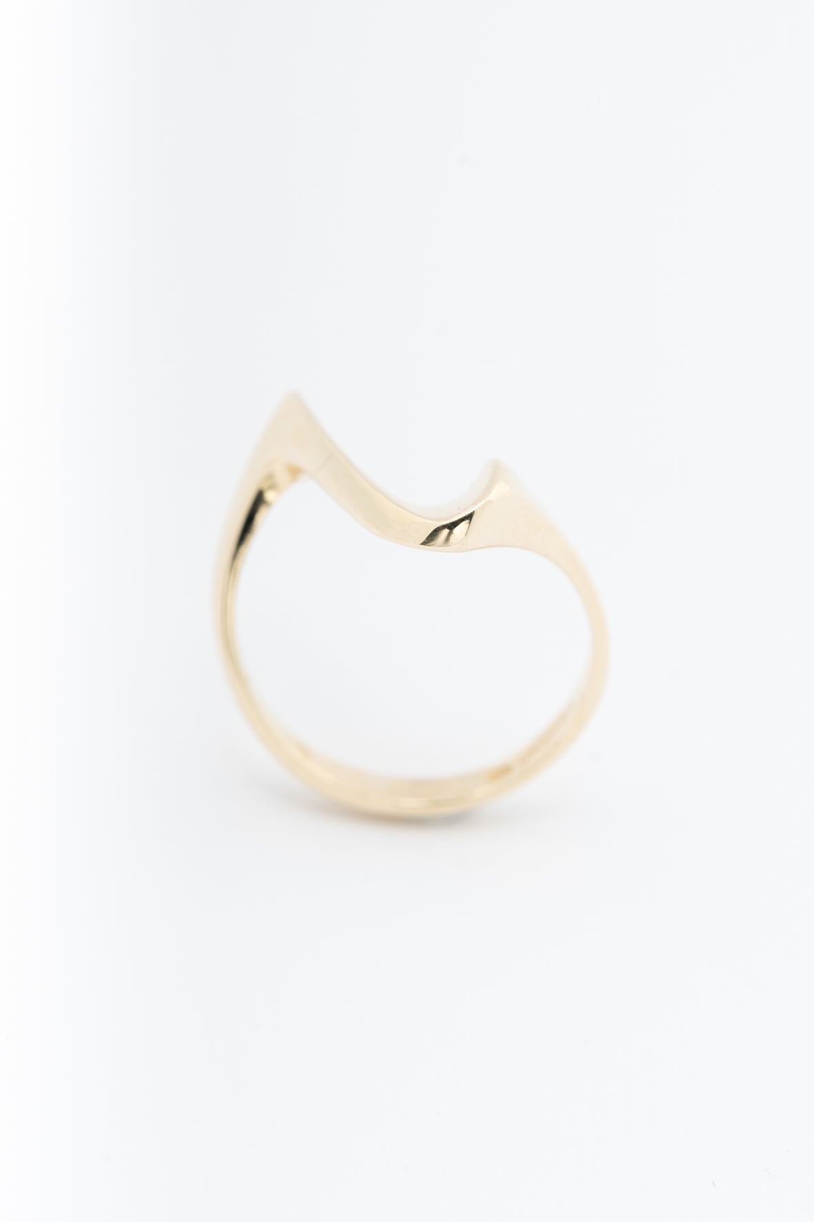 Yellow gold stylized ring