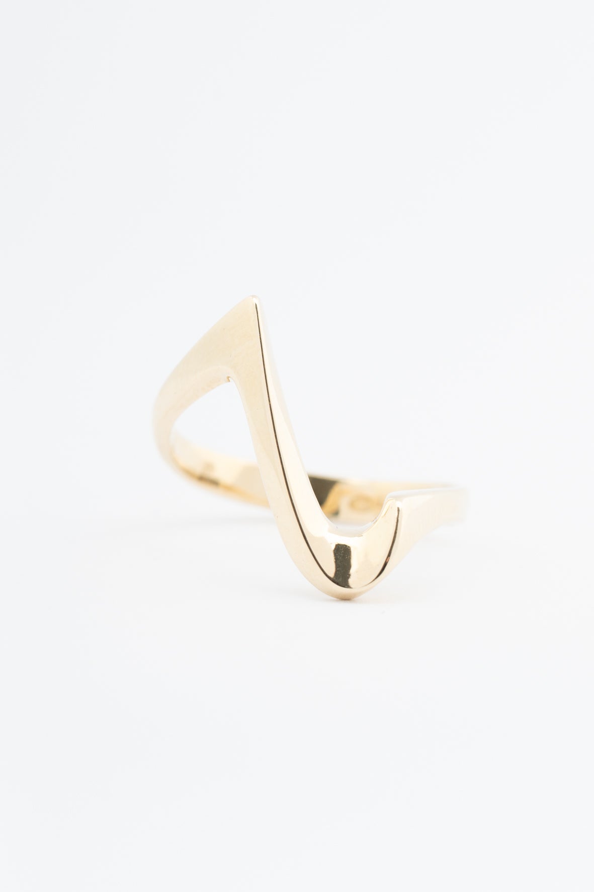 Yellow gold stylized ring