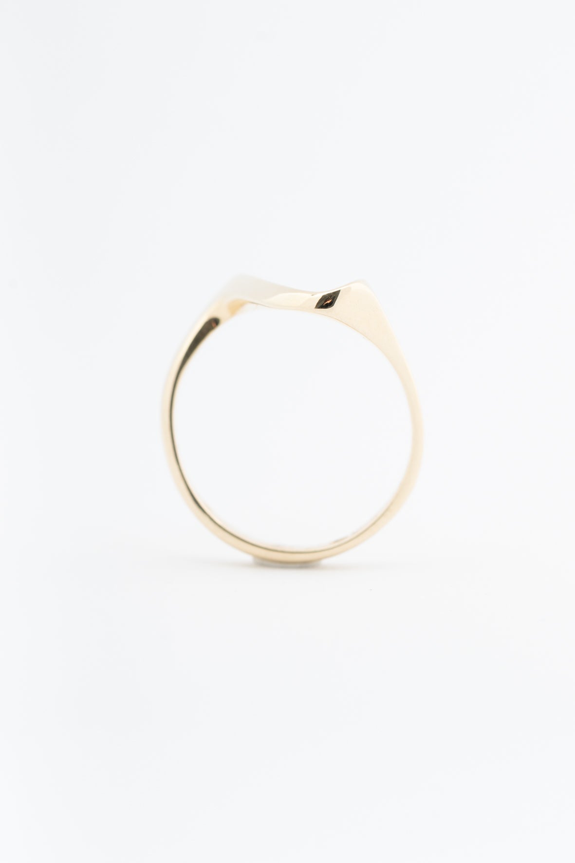 Yellow gold stylized ring