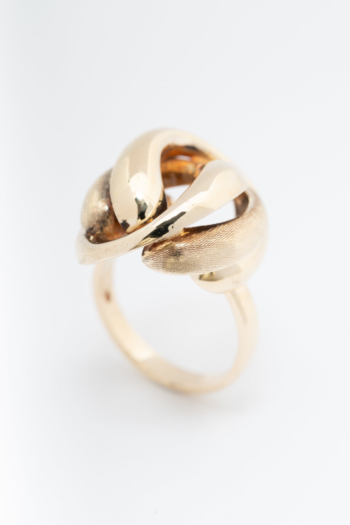 Yellow gold button ring