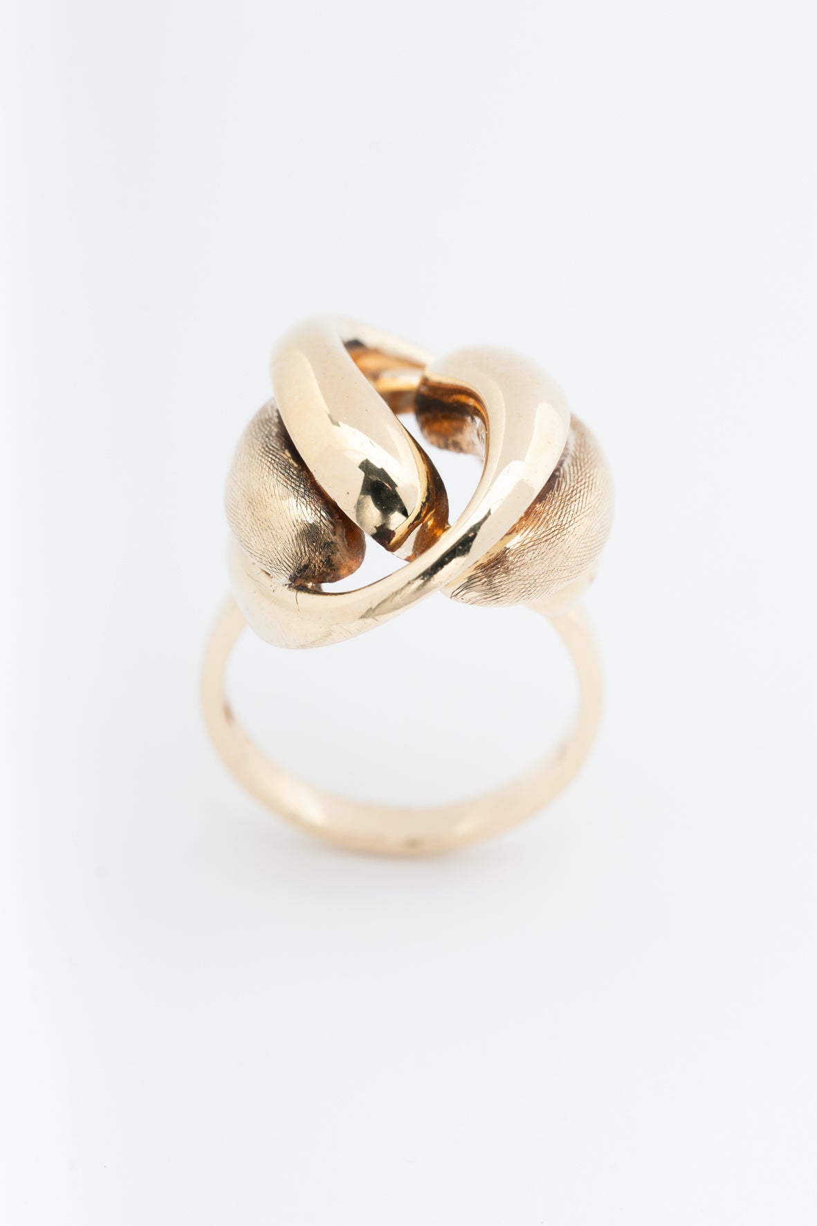 Yellow gold button ring