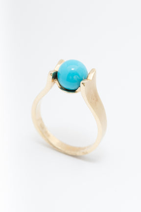 Yellow gold ring with turquoise