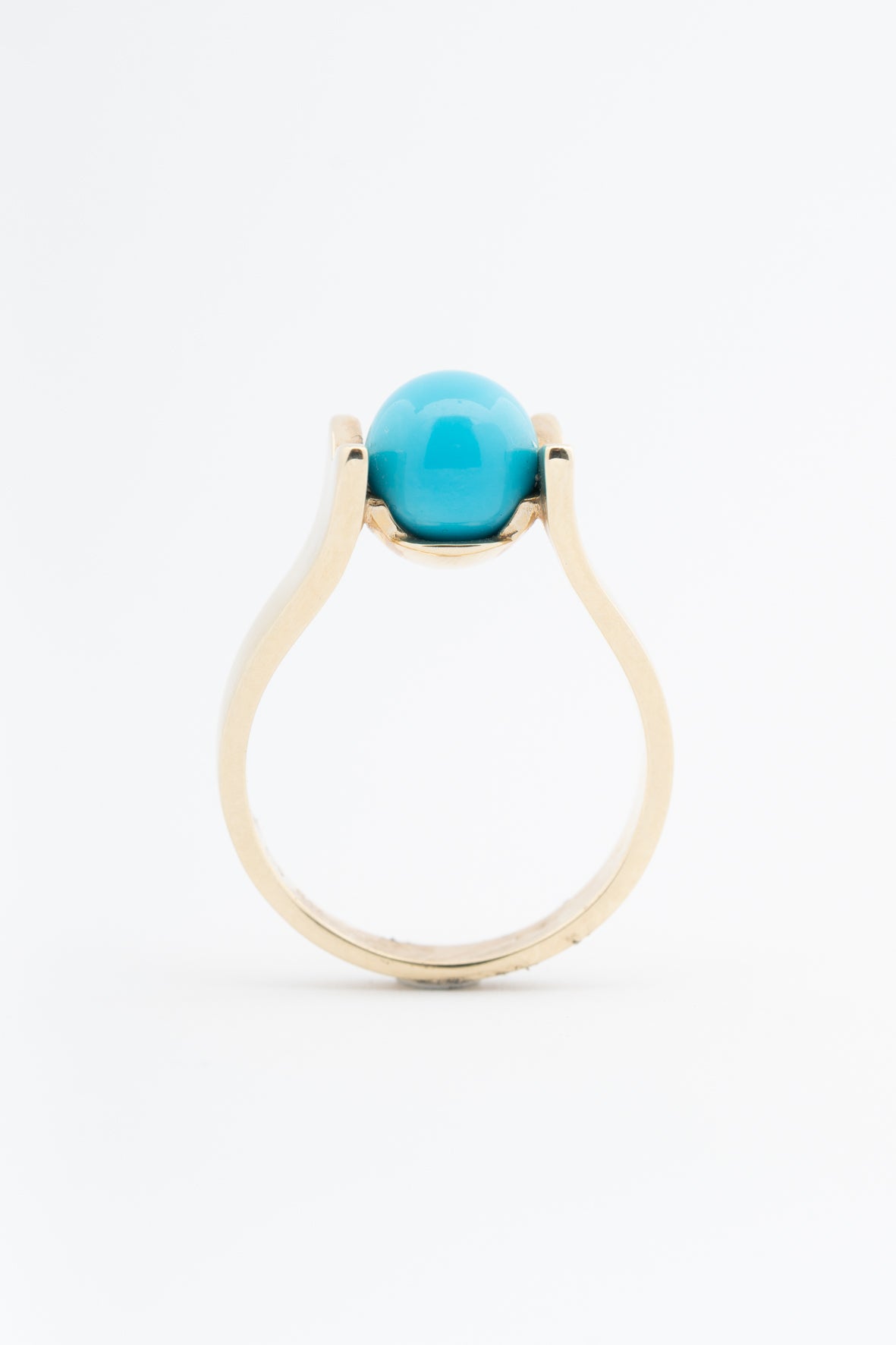 Yellow gold ring with turquoise