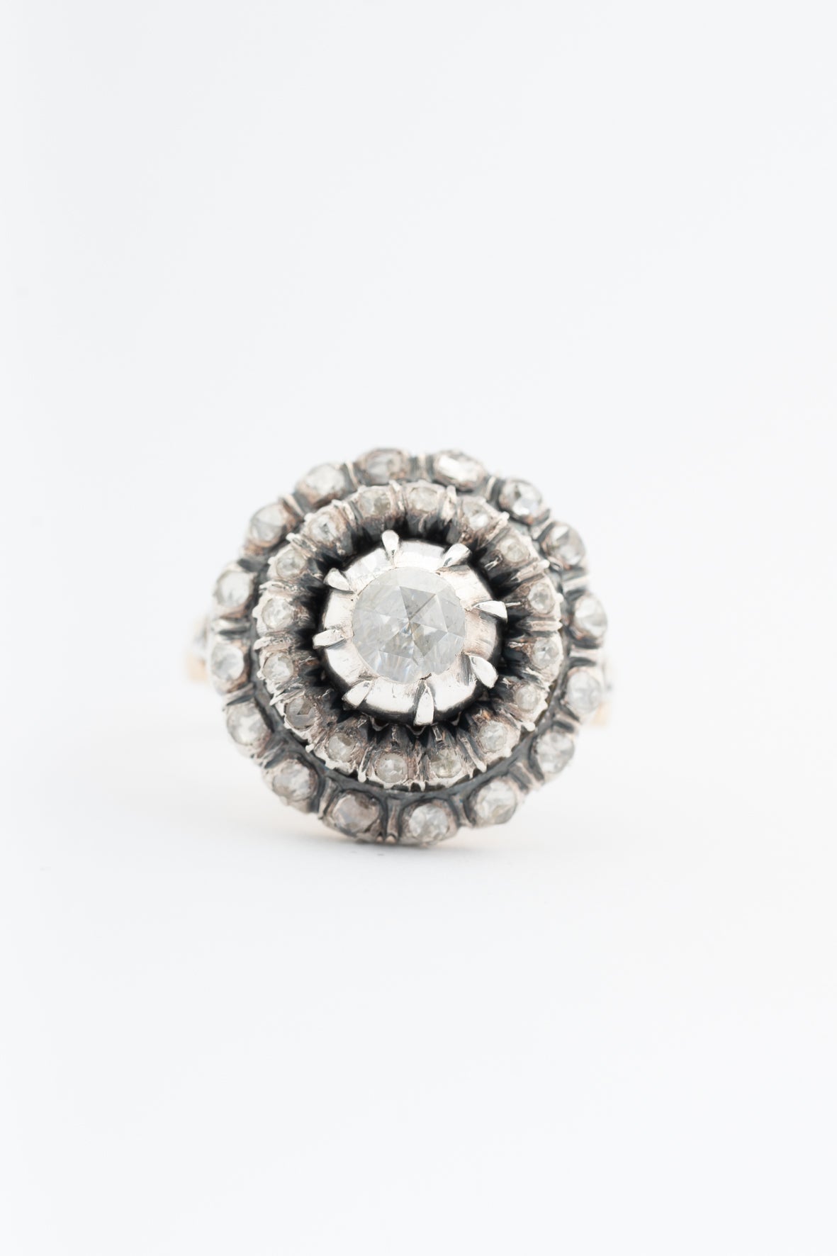 Geel gouden dubbele entourage ring met diamanten