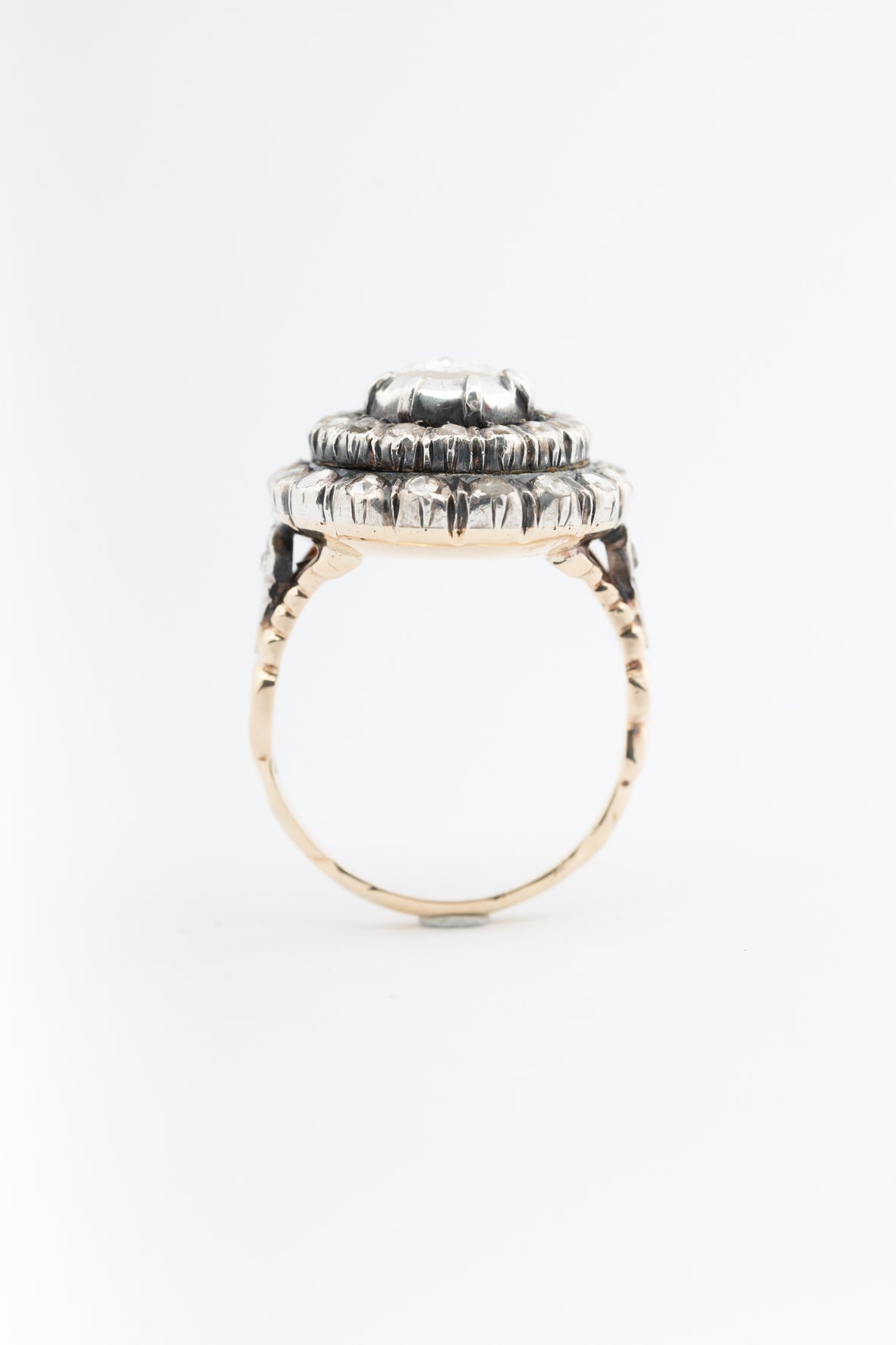 Geel gouden dubbele entourage ring met diamanten
