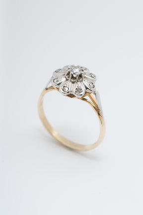 Geel gouden entourage ring met briljant en diamanten