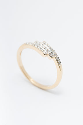 Yellow gold signet ring with brilliant-cut diamonds