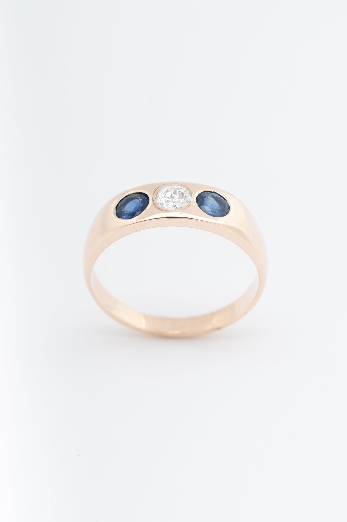 Antique yellow gold stacking ring with a brilliant-cut diamond and sapphires