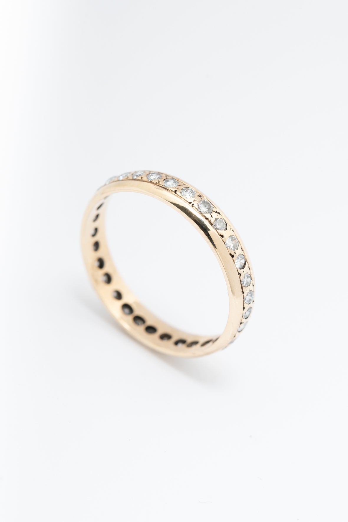 Yellow gold eternity ring with brilliant-cut diamonds