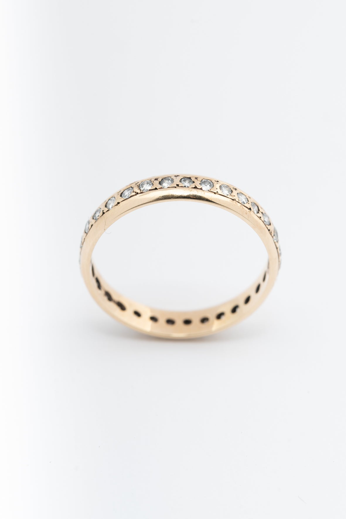 Yellow gold eternity ring with brilliant-cut diamonds