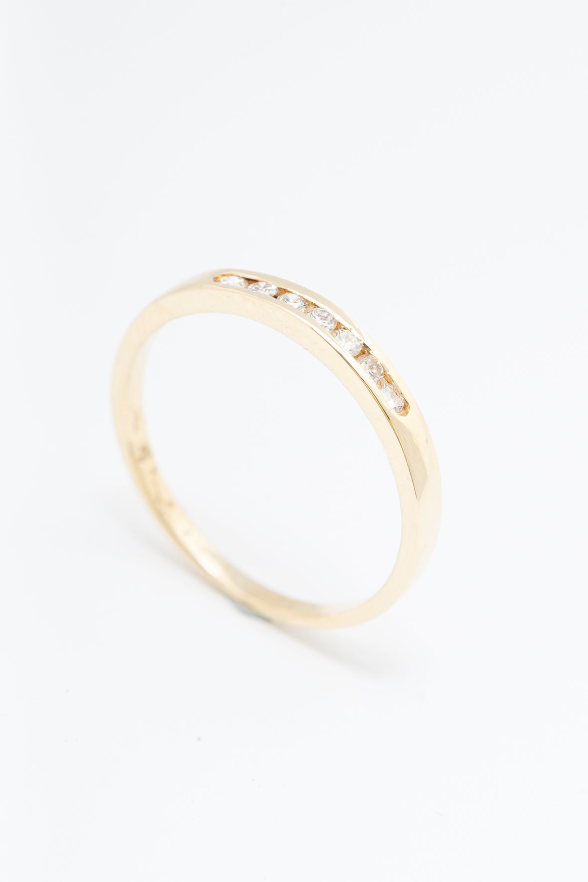 Yellow gold eternity ring with brilliant-cut diamonds