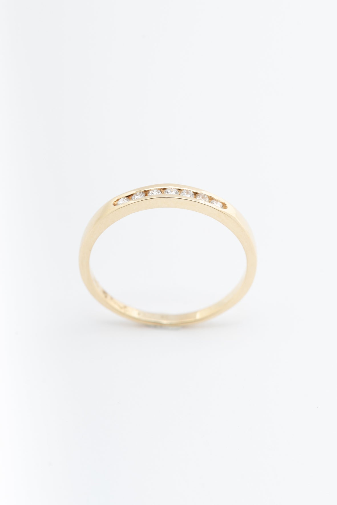 Yellow gold eternity ring with brilliant-cut diamonds