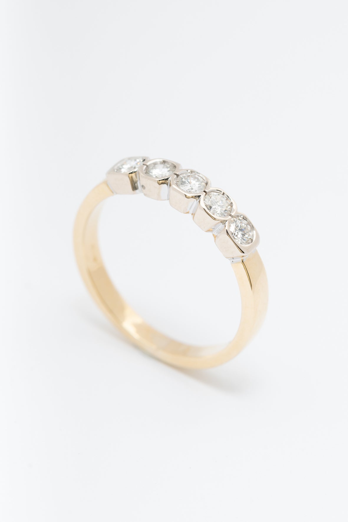 Yellow gold eternity ring with brilliant-cut diamonds