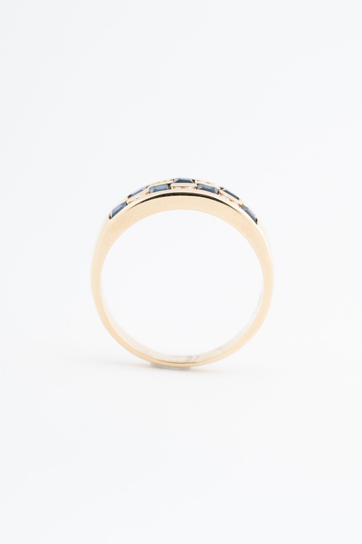 Geel gouden ring met synth. saffier briljanten