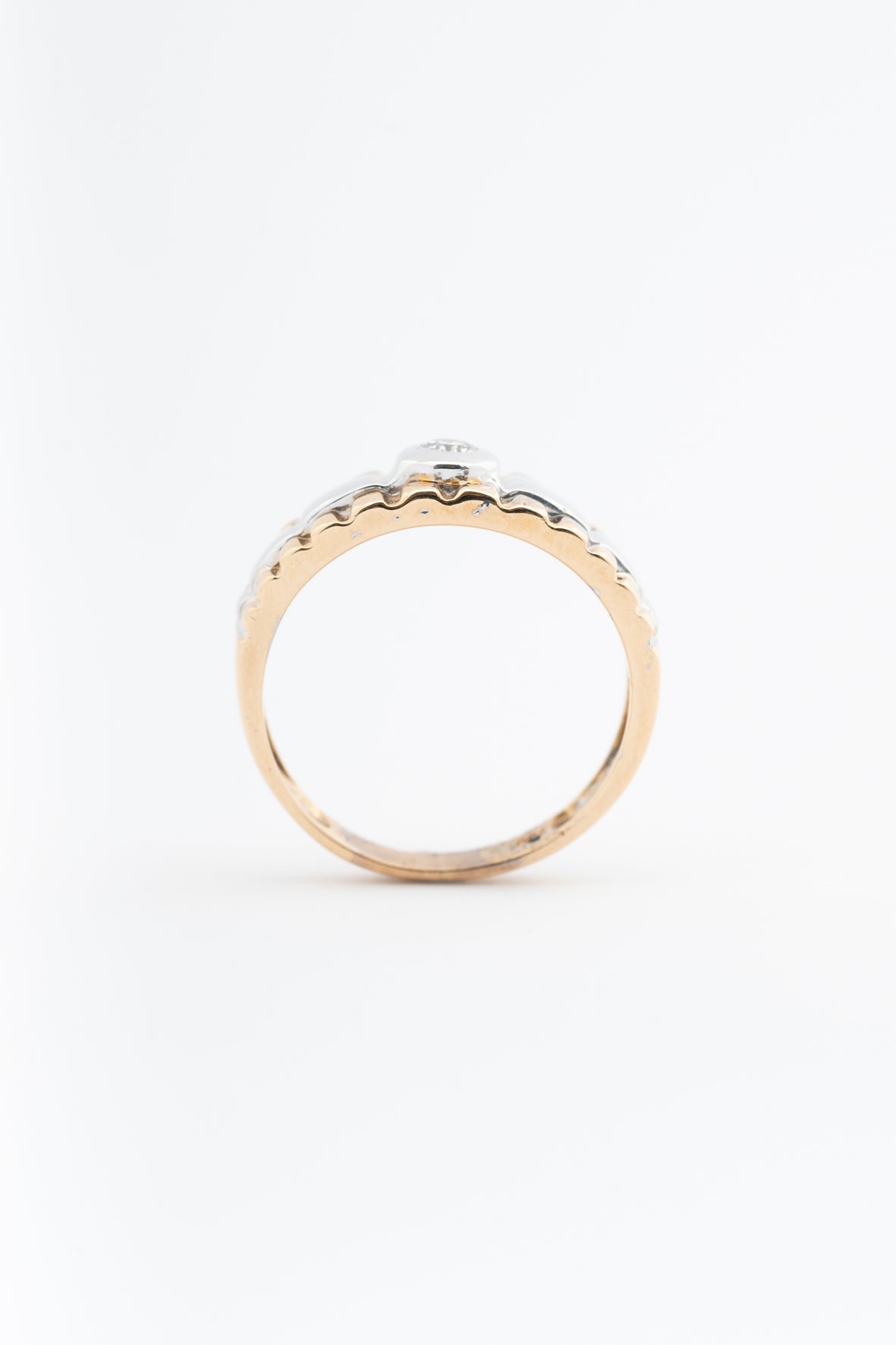 Wit/geel gouden band ring met een briljant