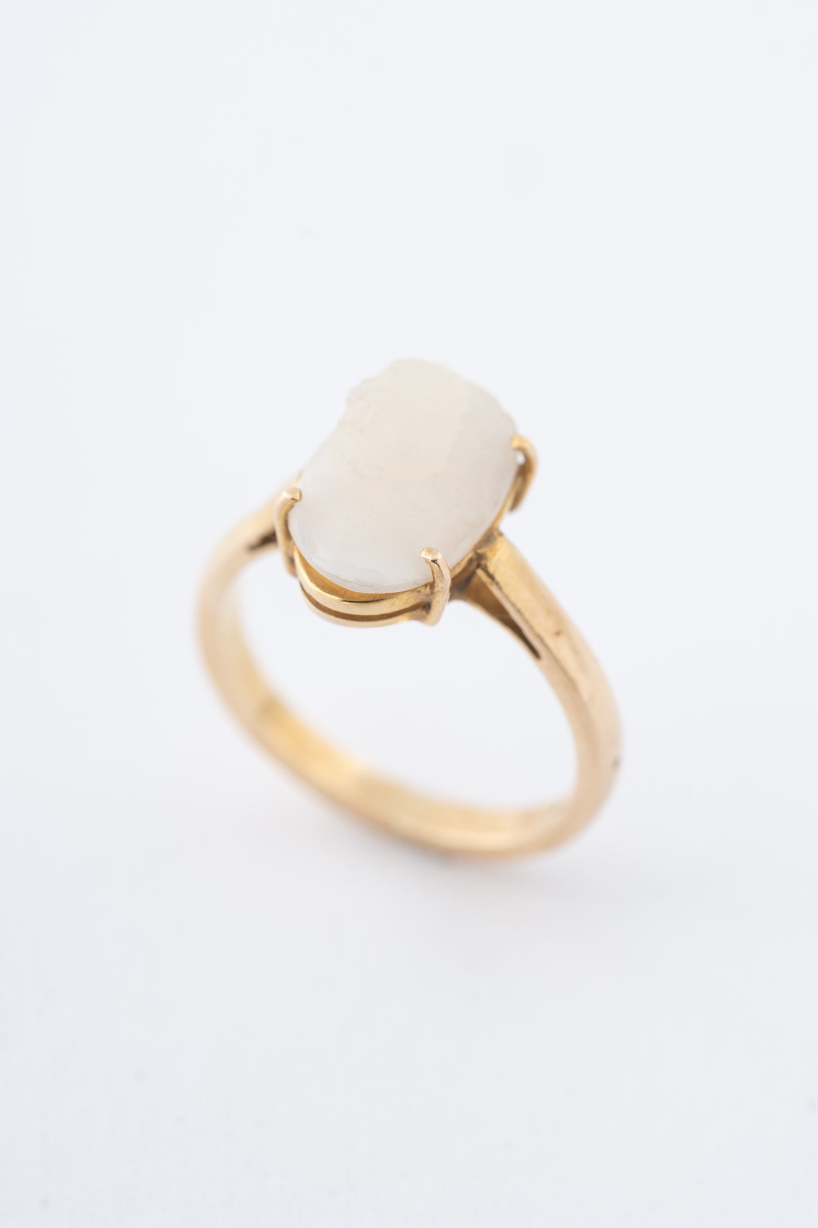 Geel gouden ring met ruwe agaat