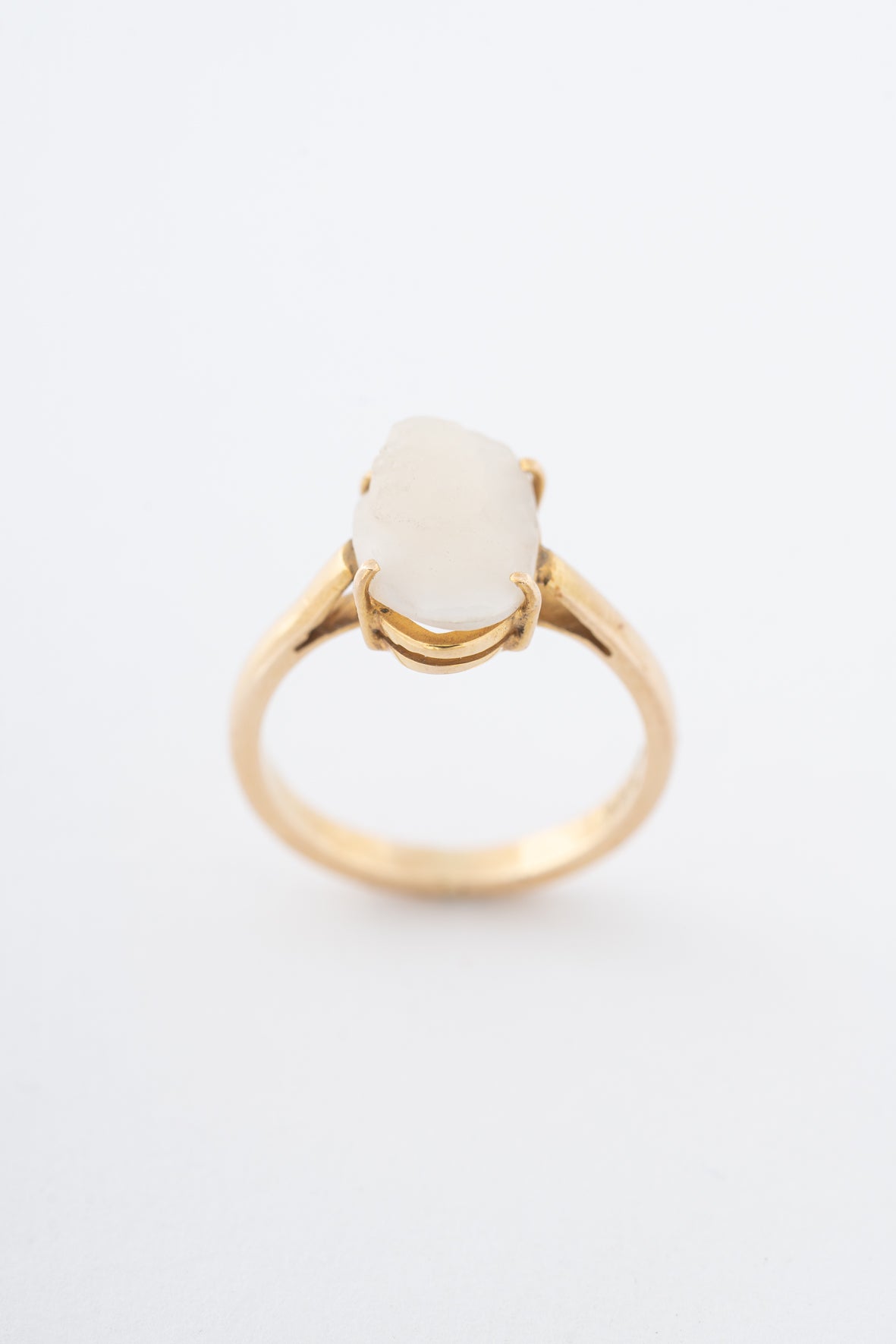 Geel gouden ring met ruwe agaat
