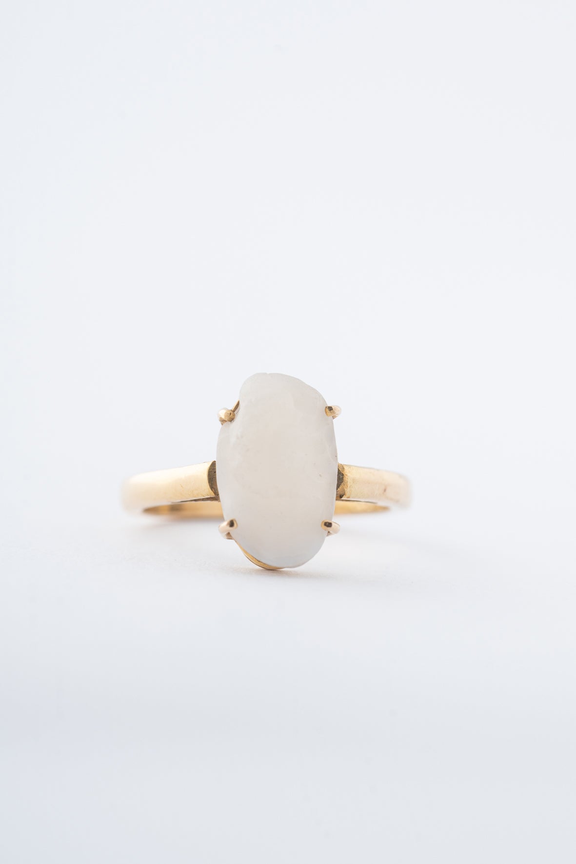 Geel gouden ring met ruwe agaat