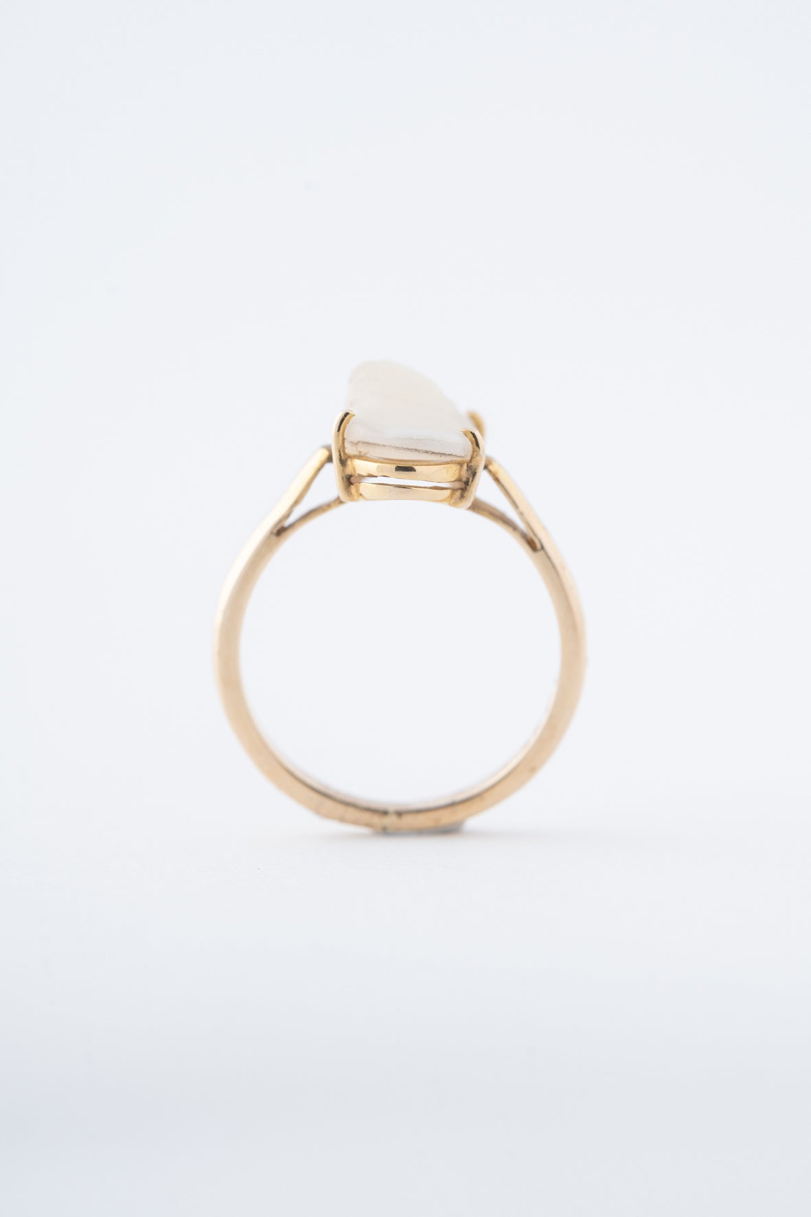 Geel gouden ring met ruwe agaat