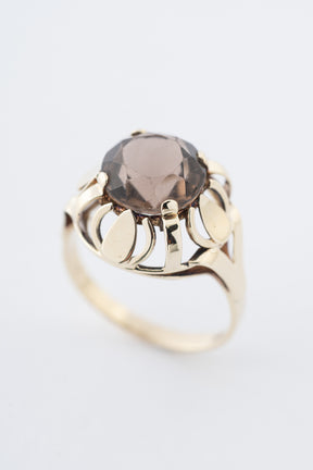 Yellow gold ring with smoky quartz