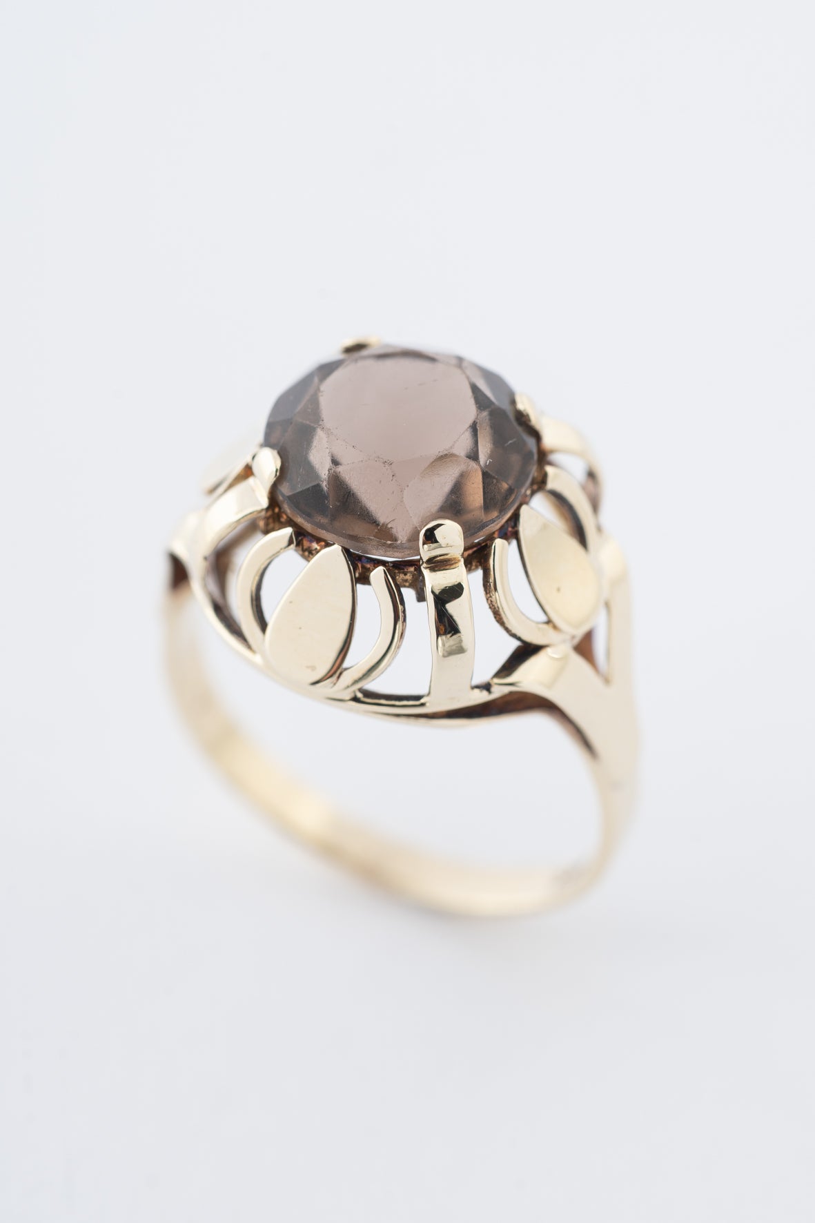 Yellow gold ring with smoky quartz