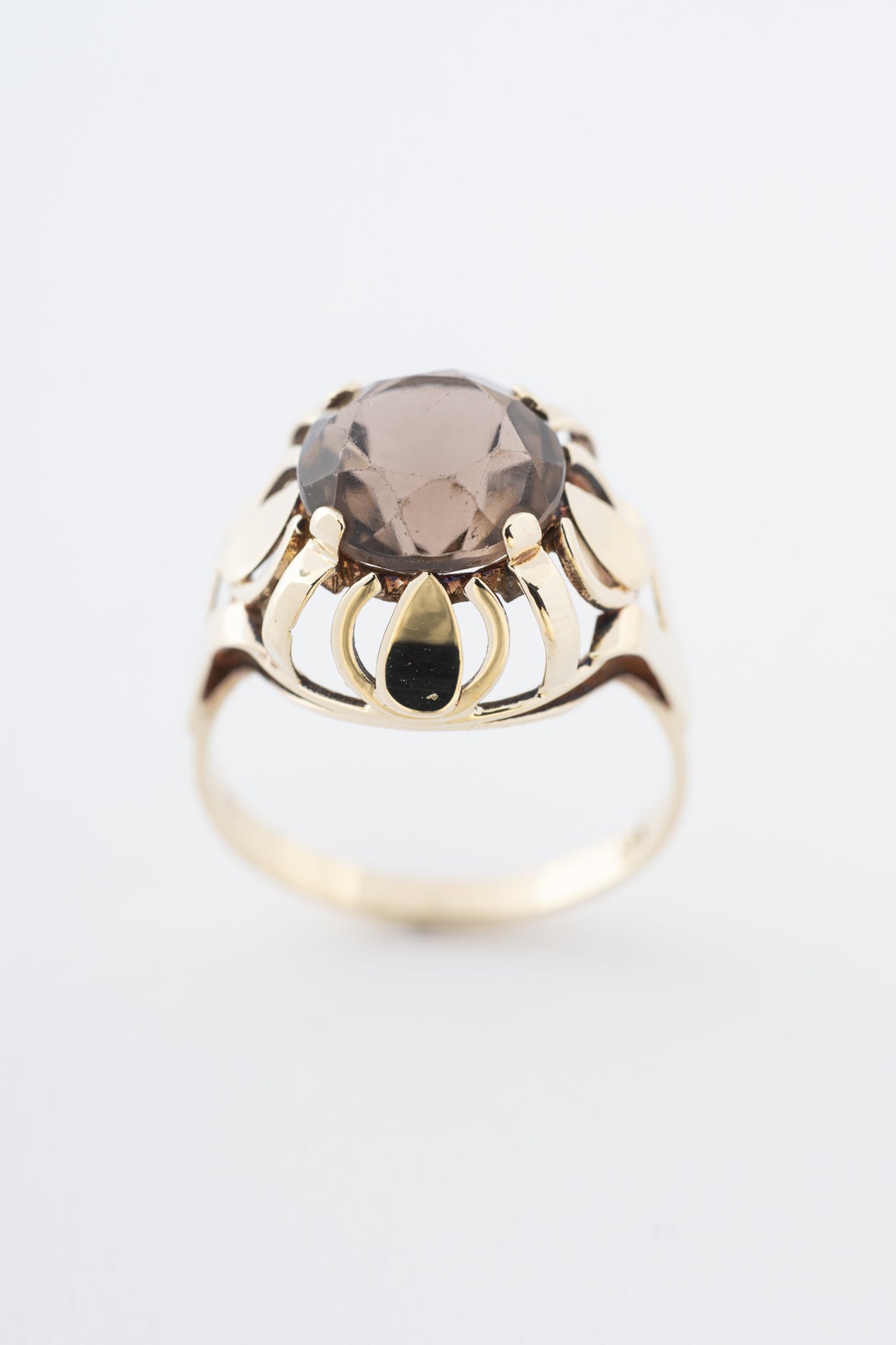 Yellow gold ring with smoky quartz