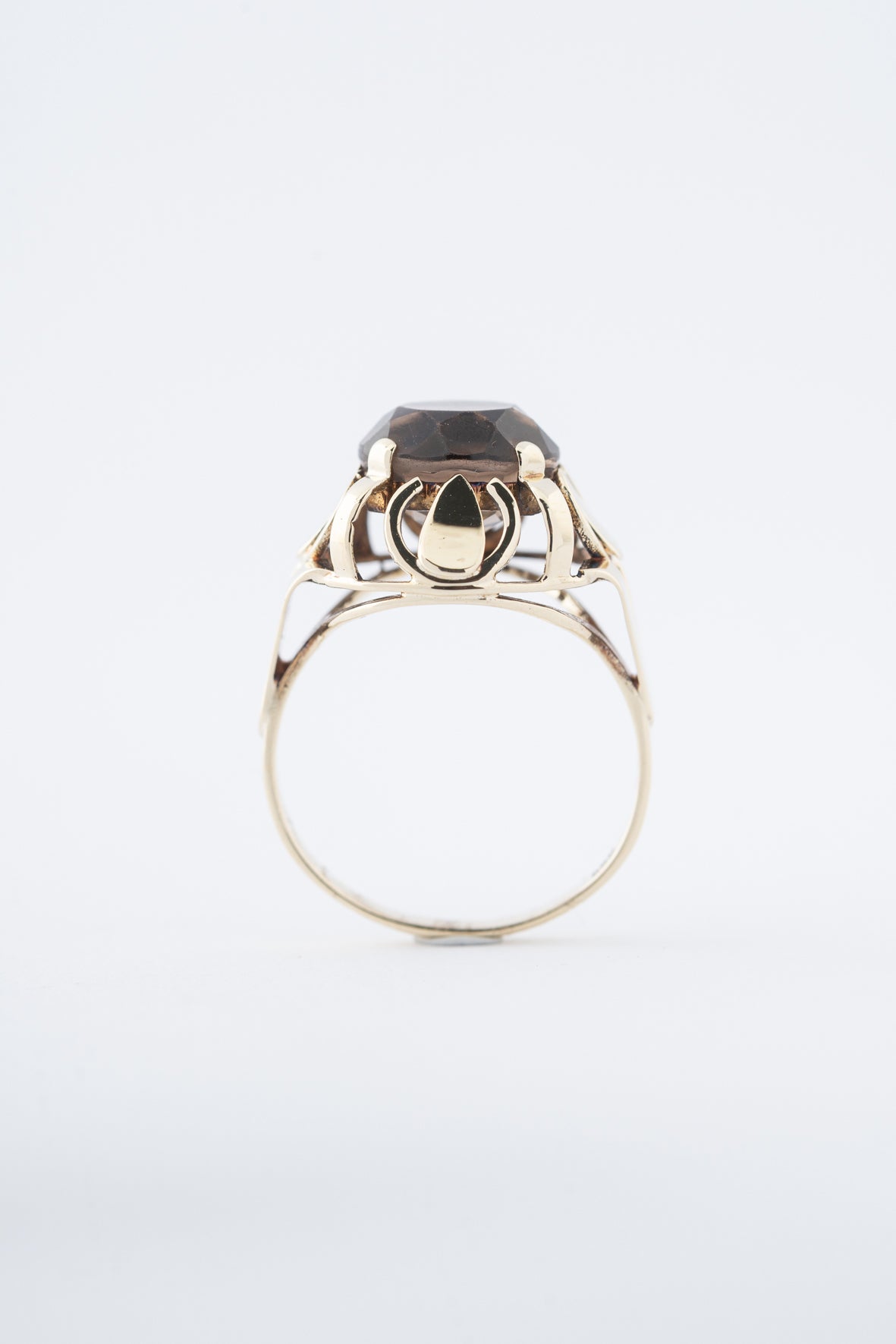Yellow gold ring with smoky quartz