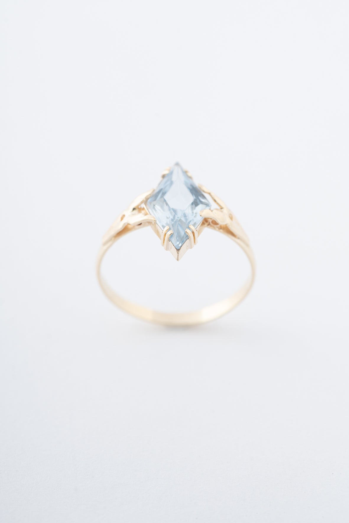 Antique yellow gold marquise ring with a blue spinel