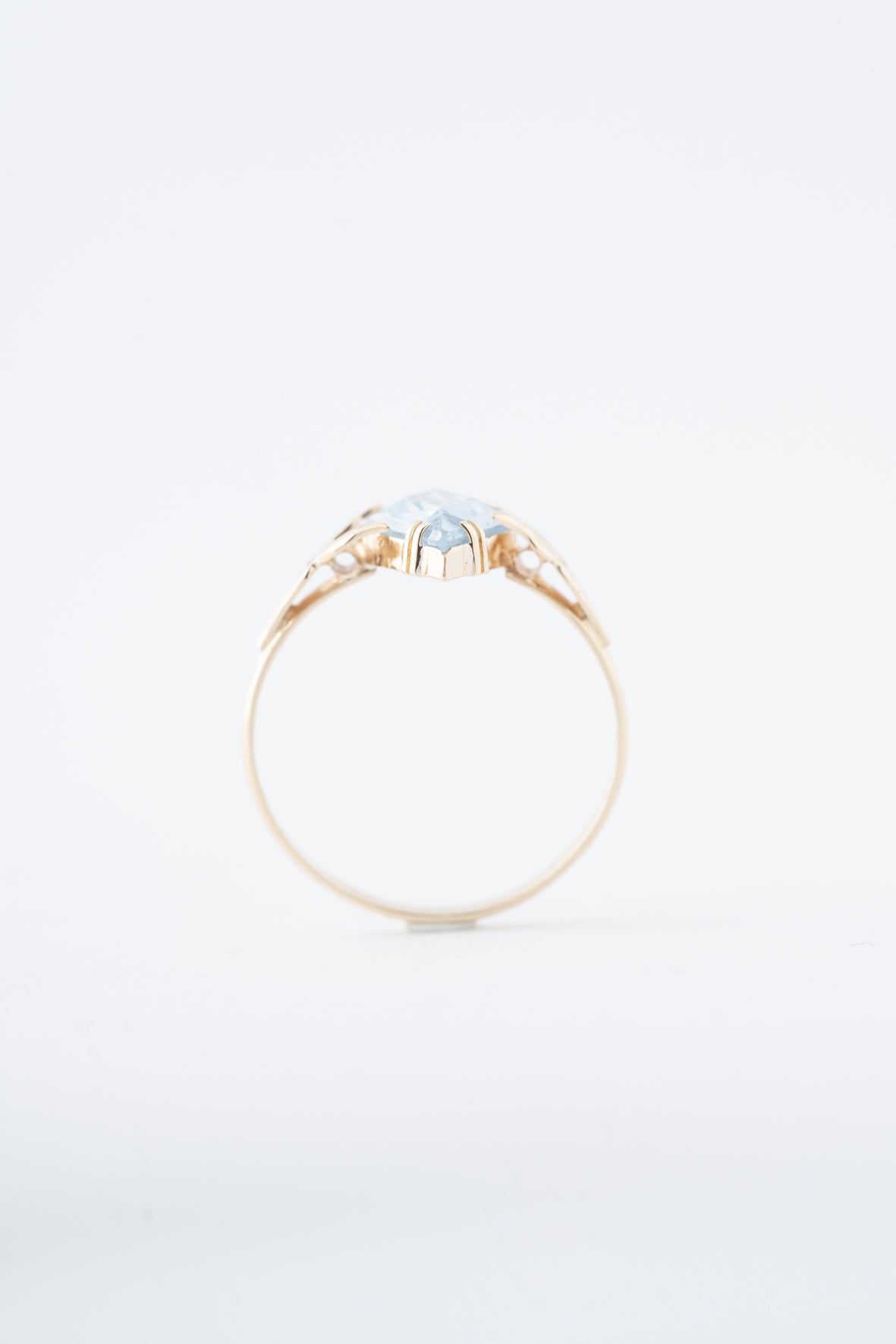 Antique yellow gold marquise ring with a blue spinel