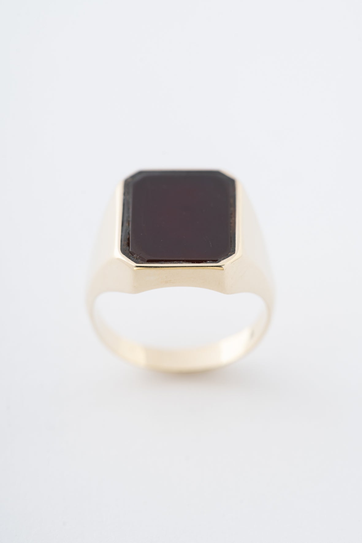 Geel gouden heren ring met een carneool