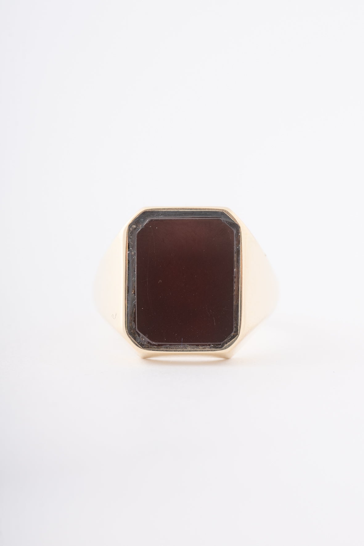 Geel gouden heren ring met een carneool