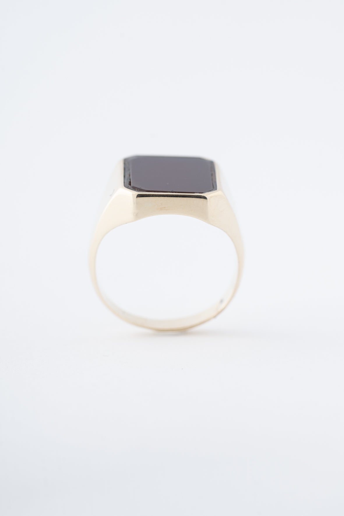Geel gouden heren ring met een carneool