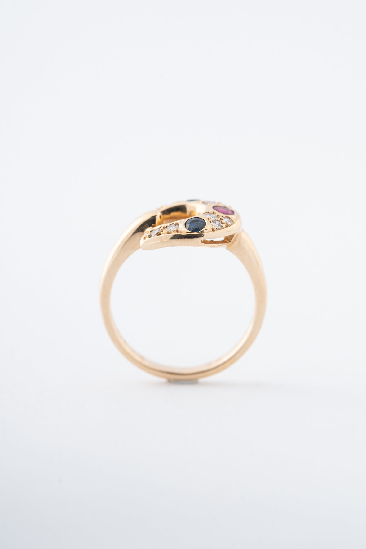 Yellow gold ring with sapphire, ruby, emerald and brilliant-cut diamonds
