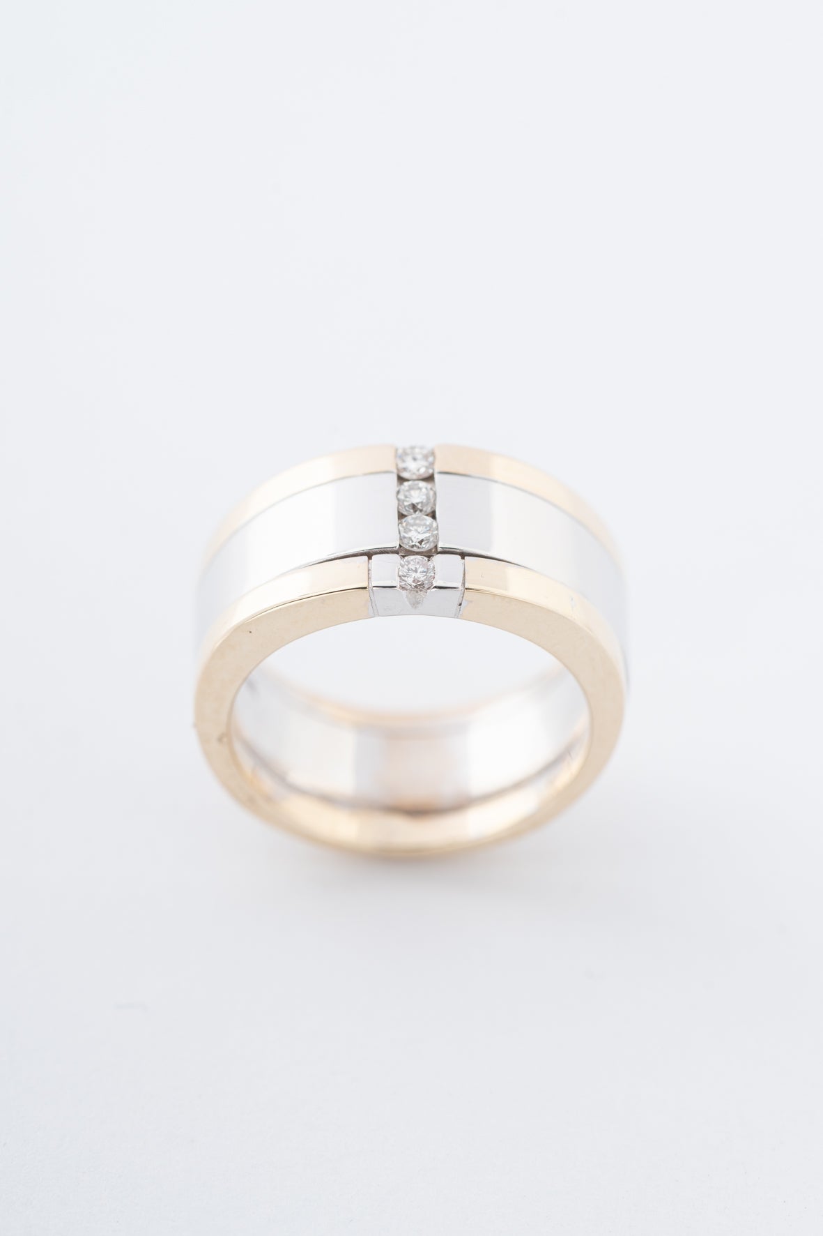 Wit/geel gouden ring met briljanten van Le Chic