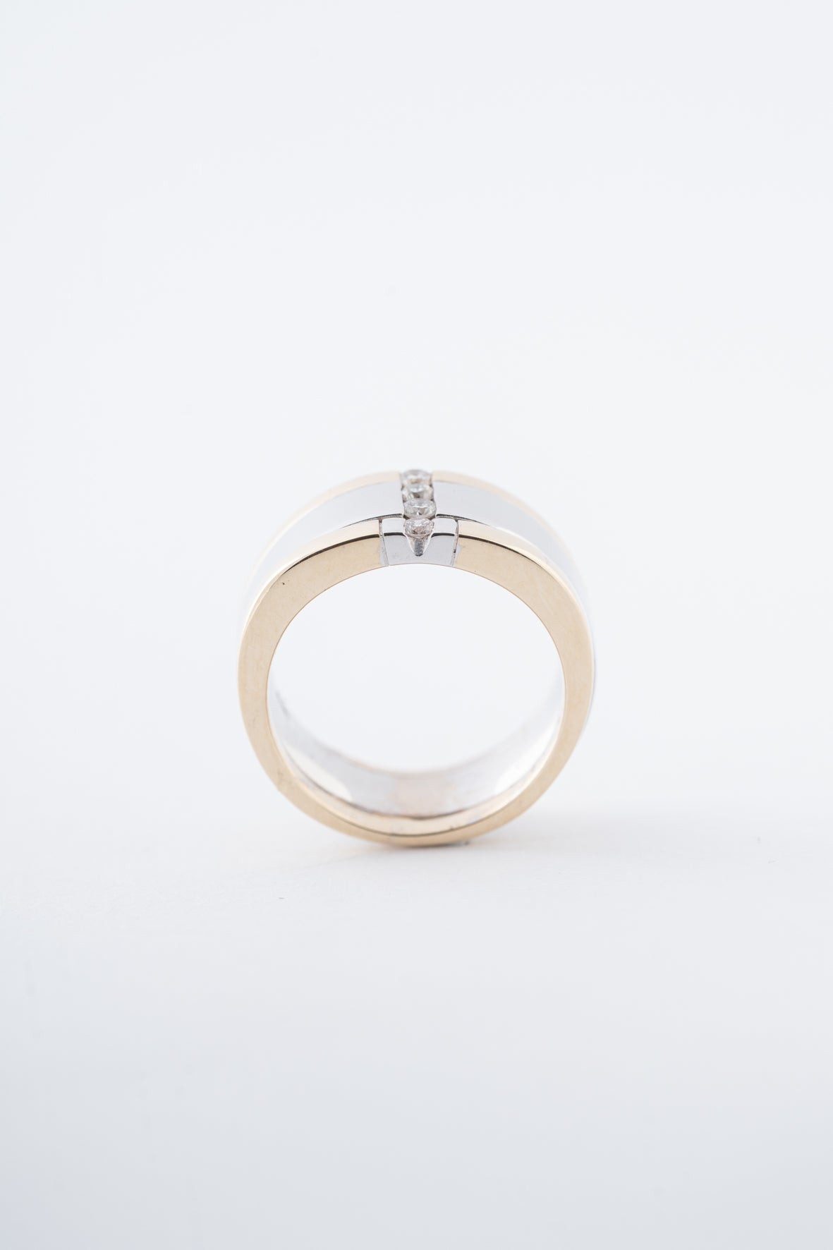 Wit-geel gouden ring met briljanten van Le Chic