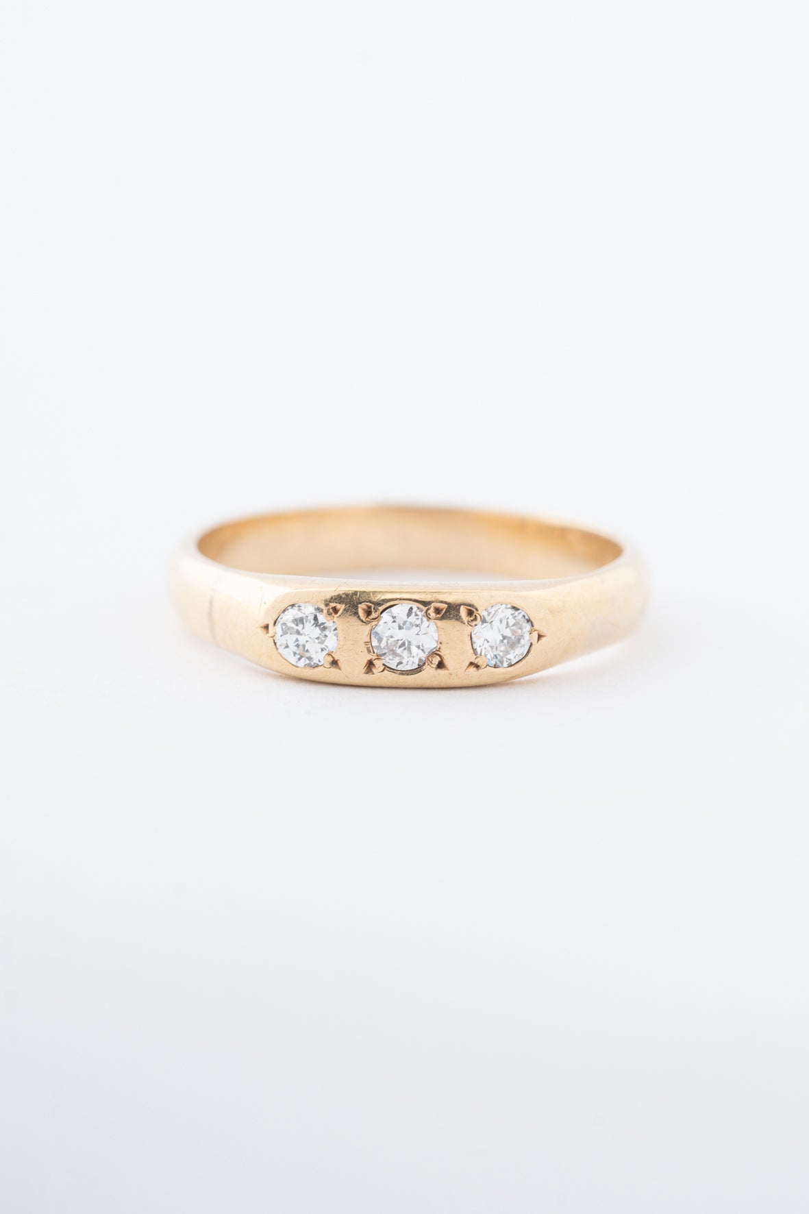 Geel gouden rij ring met briljanten