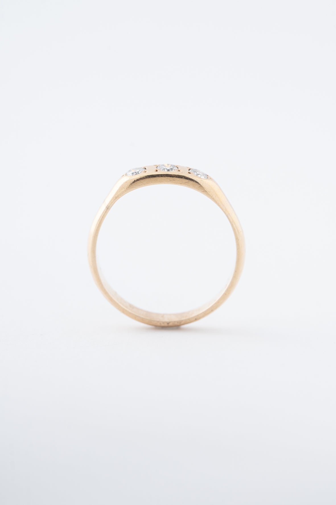 Geel gouden rij ring met briljanten