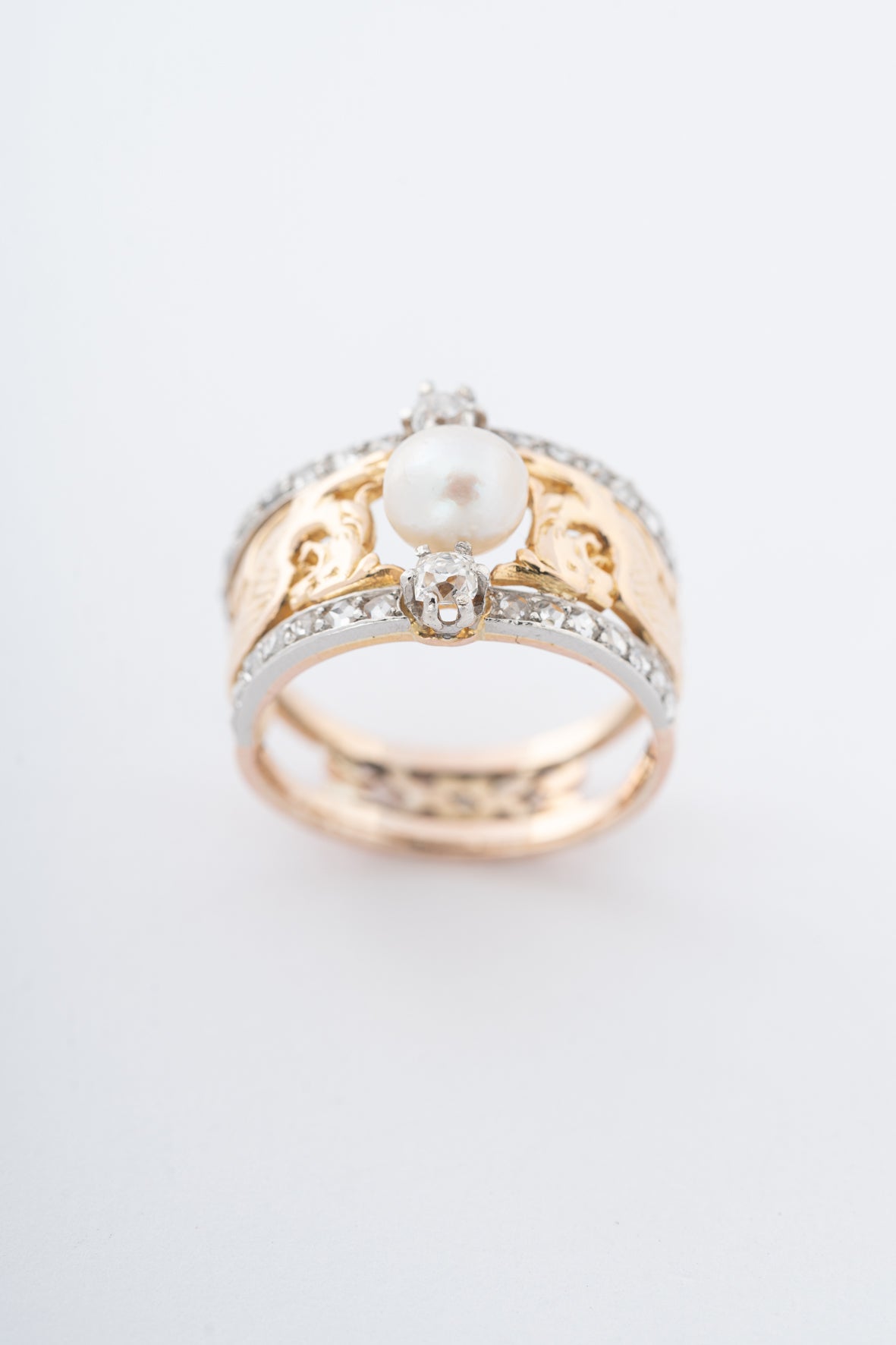 Yellow gold band ring with cultured pearl, brilliant and diamonds (BWG)