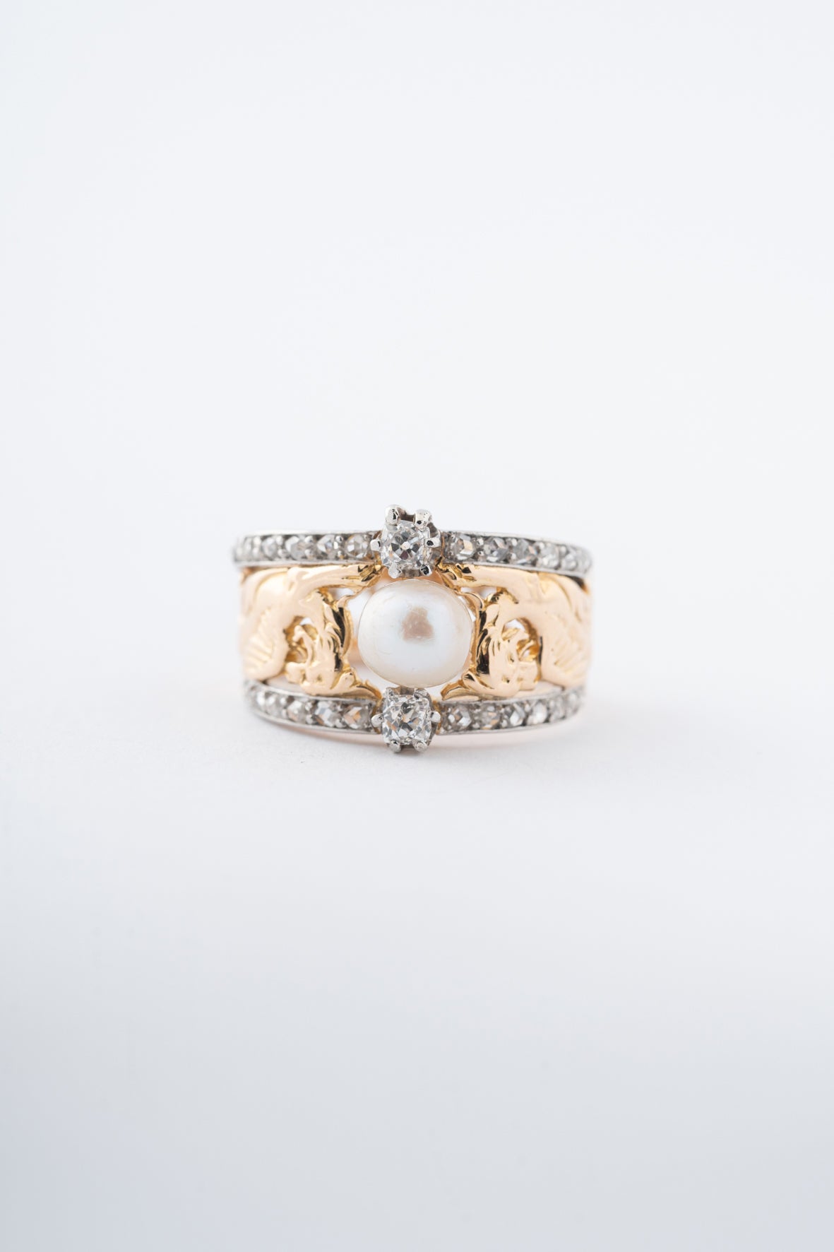 Yellow gold band ring with cultured pearl, brilliant and diamonds (BWG)