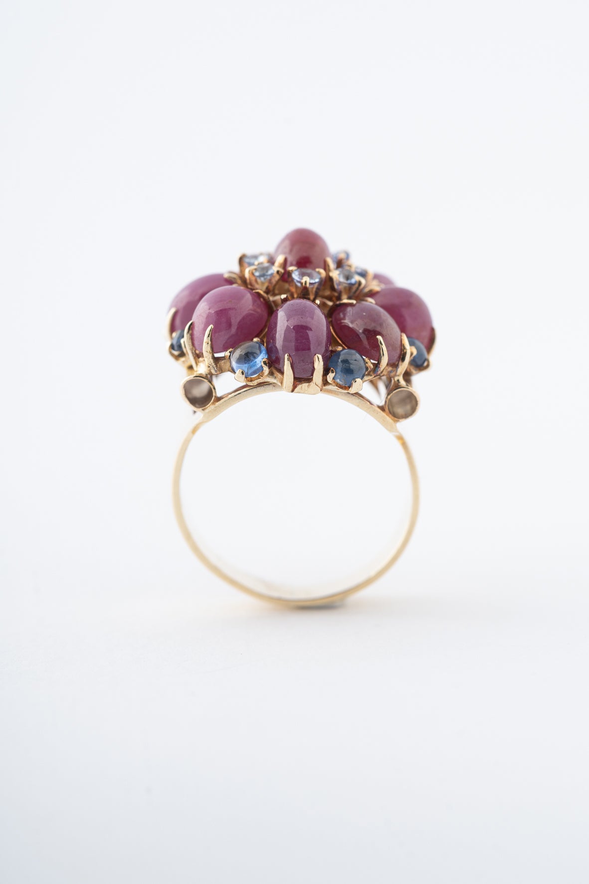 Geel gouden drie dubbele entourage ring met robijnen en topazen