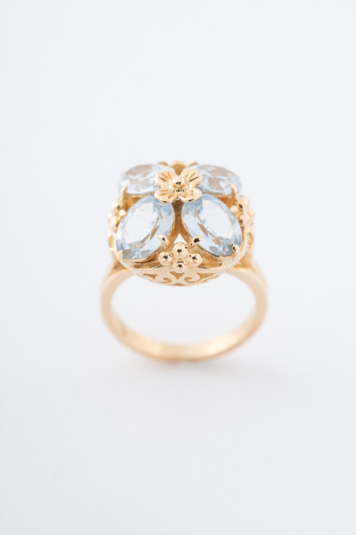 Geel gouden ring met blauwe spinel