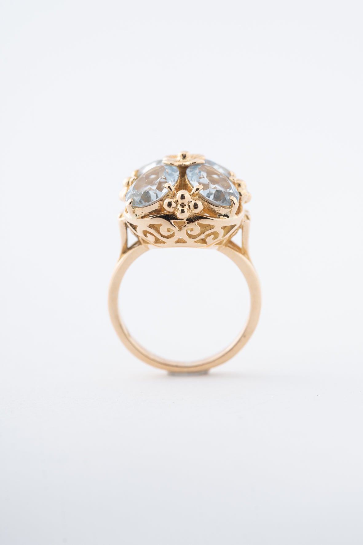 Geel gouden ring met blauwe spinel