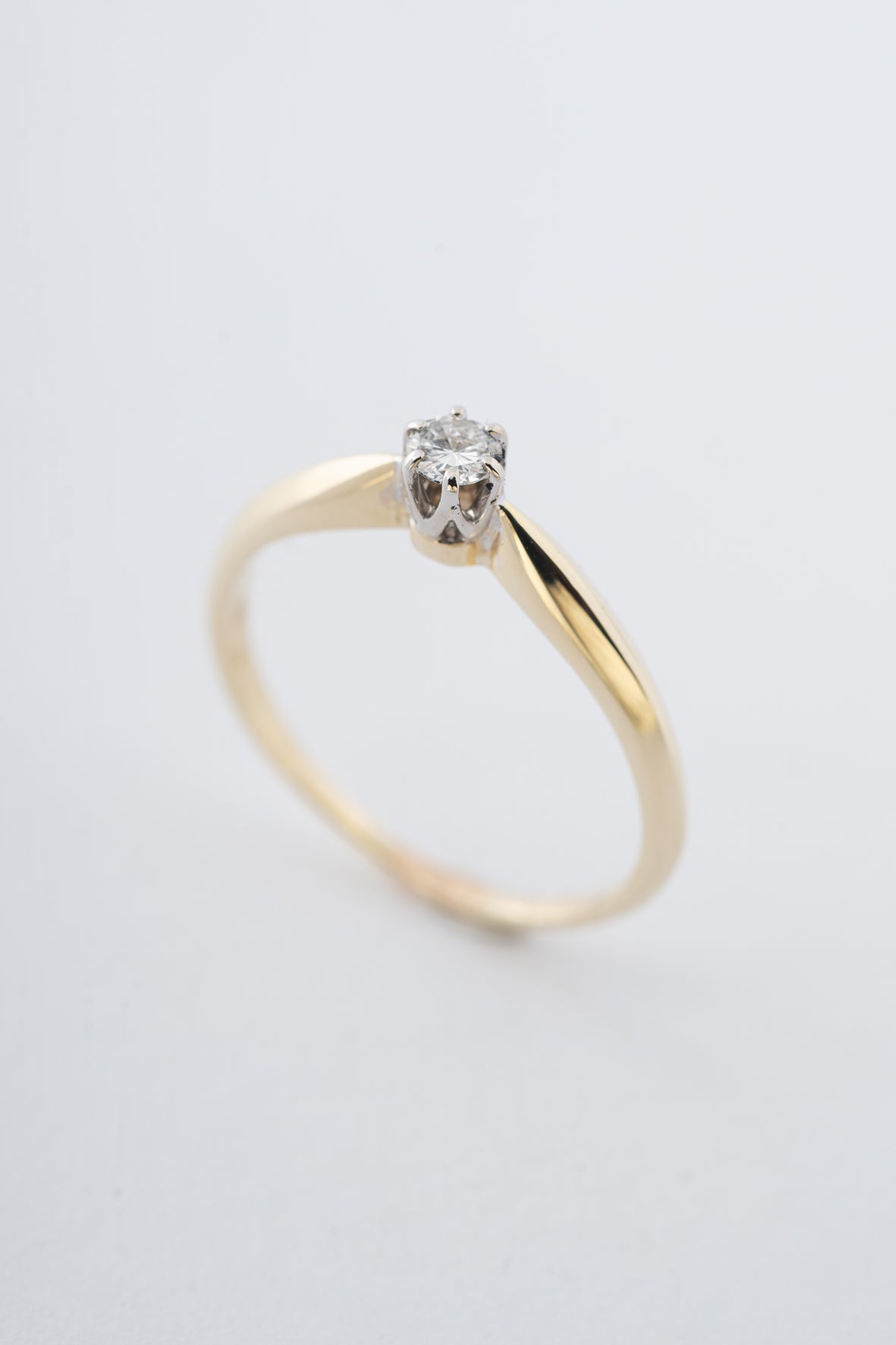 Geel gouden solitair ring met een briljant