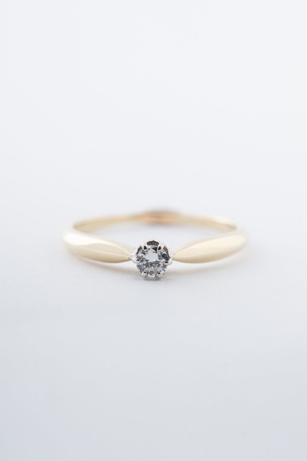 Geel gouden solitair ring met een briljant