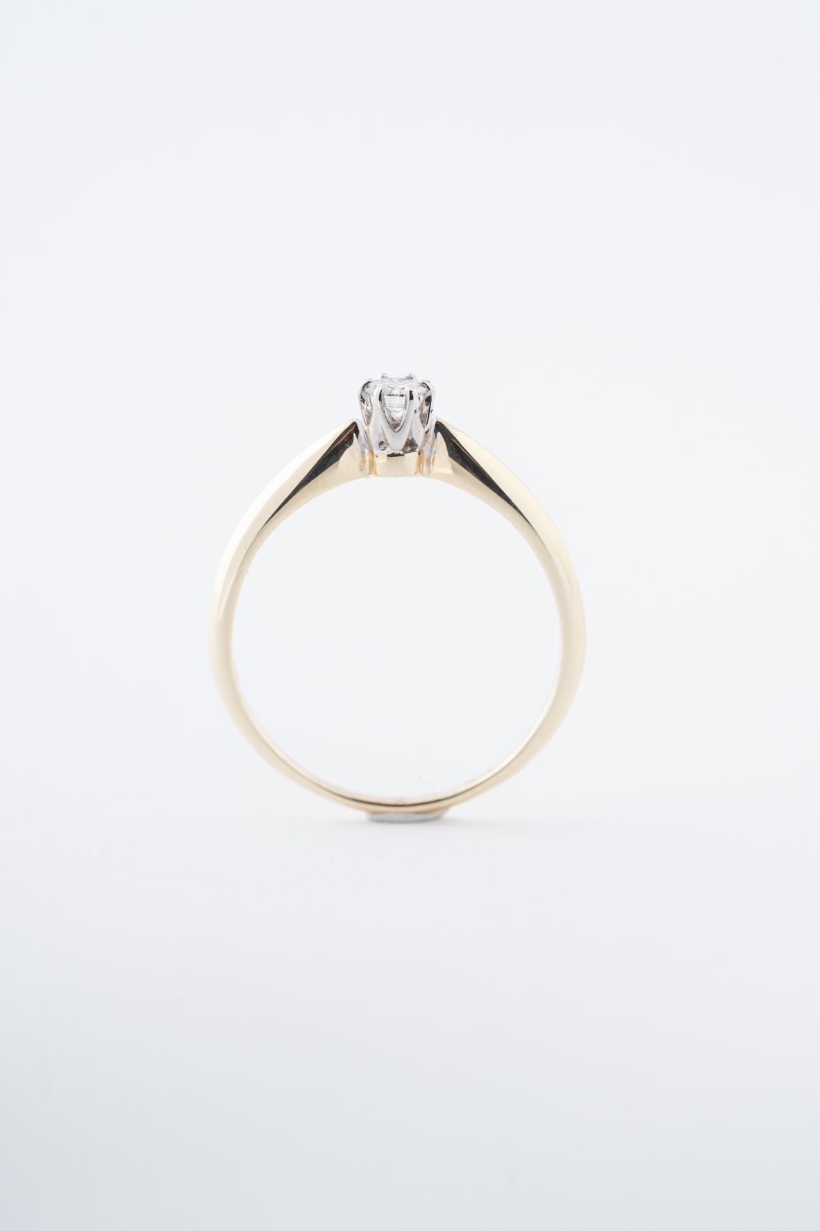Geel gouden solitair ring met een briljant